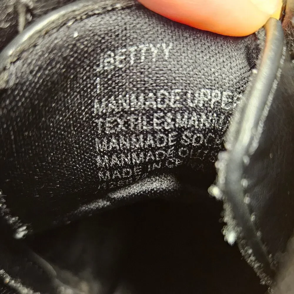 Steve madden Jbetty black quilted size zip.combay boots size 1 kids youth